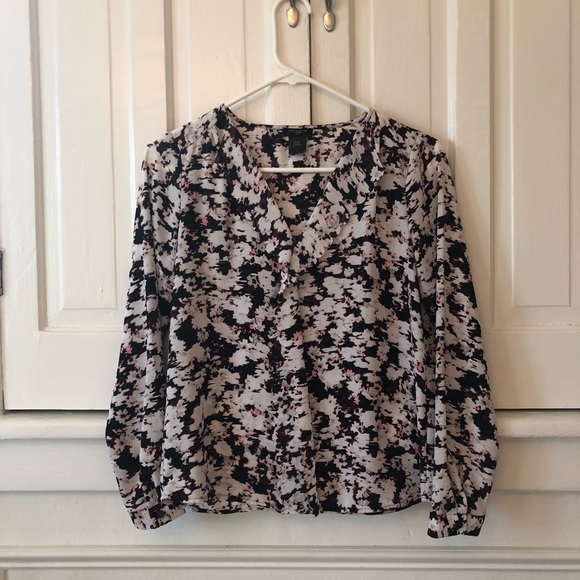 Ann Taylor Tops - Ann Taylor Scalloped Edge Blouse